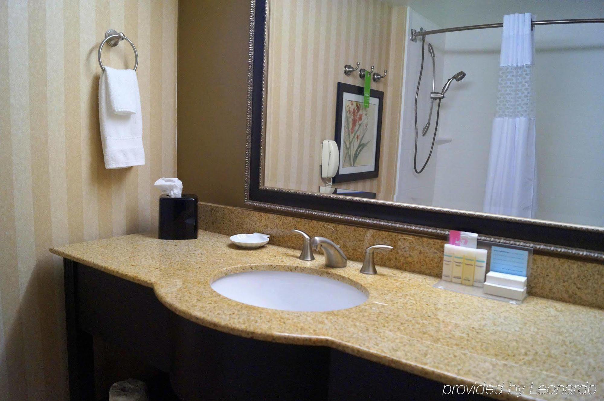 Hampton Inn Алтуна Екстериор снимка